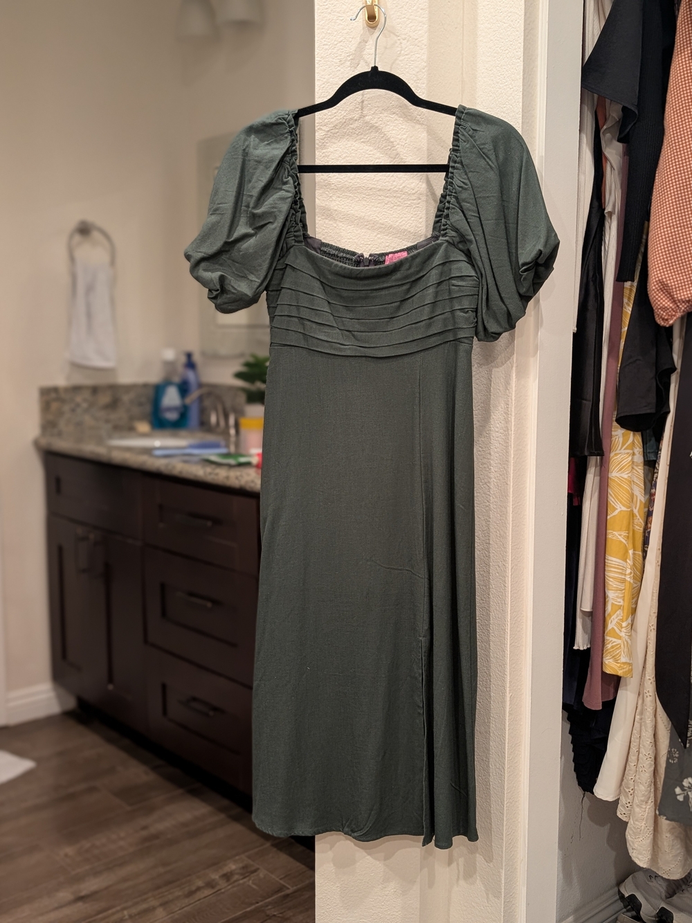 Francesca's Collection | Puff Sleeve Midi Dress